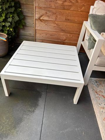 Tuintafel beschikbaar voor biedingen