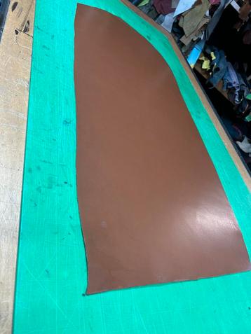 Bruin kleur tuigleer 2,5-3 mm dikte half soepel nr6 beschikbaar voor biedingen