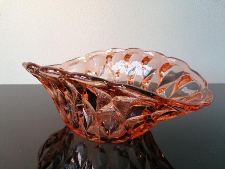 Schaal Ovaal Kristal Mandarijn Abrikoos Kleur Persglas 1950, Antiek en Kunst, Antiek | Glas en Kristal, Ophalen of Verzenden