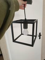 Zwarte metalen hanglamp, Huis en Inrichting, Lampen | Hanglampen, Ophalen, Gebruikt, Metaal, Minder dan 50 cm