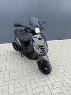 Piaggio zip FULL OPTION GARANTIE 2018, Fietsen en Brommers, Brommers | Overige merken, Ophalen of Verzenden, Zo goed als nieuw