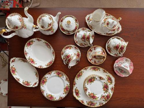 Deels Royal Albert servies, deels ander merk, Huis en Inrichting, Keuken | Servies, Gebruikt, Overige stijlen, Porselein, Ophalen