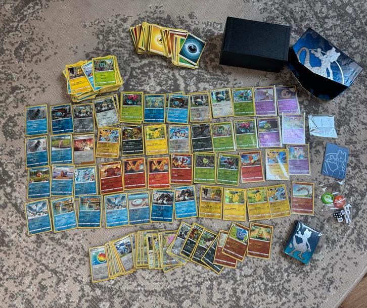 Pokemon Go Kaarten Collectie + Accessoires - 455 kaarten, Hobby en Vrije tijd, Verzamelkaartspellen | Pokémon, Zo goed als nieuw