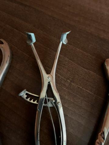 Tandarts gereedschap divers beschikbaar voor biedingen