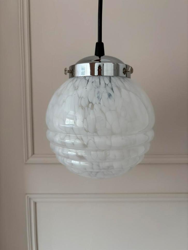 Franse hanglamp, clichy glas, vintage lamp, wit, Antiek en Kunst, Antiek | Lampen, Ophalen of Verzenden
