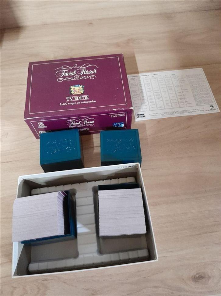 Trivial pursuit - tv editie - s1449, Hobby en Vrije tijd, Gezelschapsspellen | Bordspellen, Zo goed als nieuw, Ophalen of Verzenden