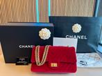 Chanel 2.55 Flap Bag Chevron Red Velvet Golden Chain, Handtas, Zo goed als nieuw, Ophalen, Rood