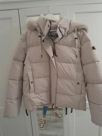 Mooie Moscow Winterjas Off-White Beige XXL beschikbaar voor biedingen
