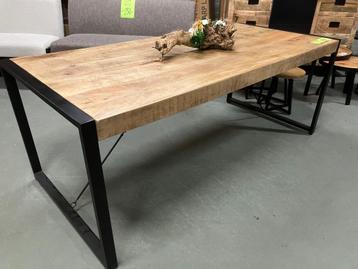 mango tafel 220x 90 cm = nieuw nu 150 euro beschikbaar voor biedingen