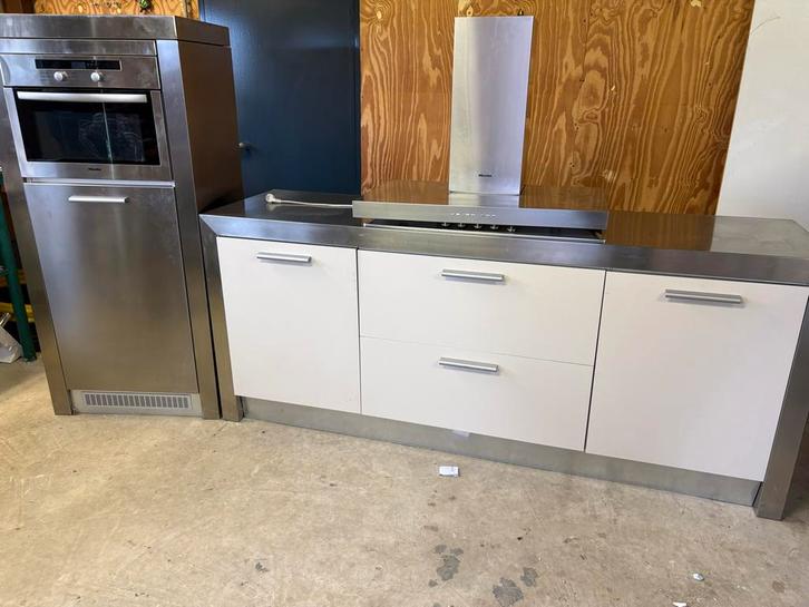 Miele Keukenblok met Apparatuur, Huis en Inrichting, Keuken | Complete keukens, Gebruikt, Enkelwandige keuken, Wit, Staal of Rvs
