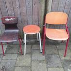 Twee schoolstoelen en een kruk, Gebruikt, Vintage, Ophalen of Verzenden, Metaal