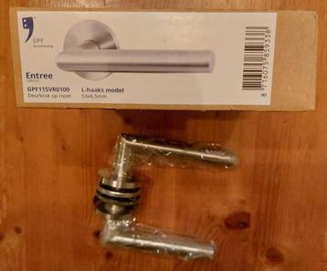 Nieuwe deurkruk op rozet RVS geborsteld beschikbaar voor biedingen