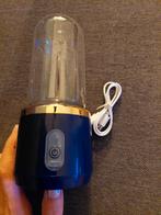 Nieuwe mini blender, 2 bekers, oplaadsnoer; sinterklaaskado?, Witgoed en Apparatuur, Blenders, Ophalen of Verzenden, Nieuw, Blender to go