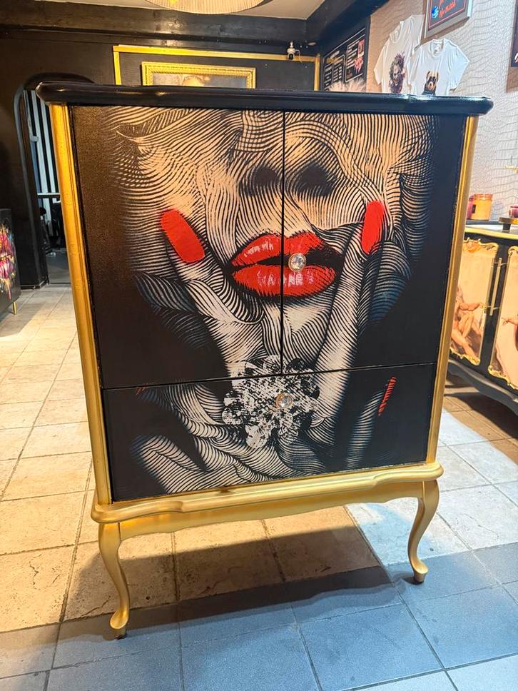 Uniek Kastje met Kunstprint & Gouden Details, Huis en Inrichting, Kasten | Buffetkasten, Zo goed als nieuw, 100 tot 150 cm, 50 tot 100 cm