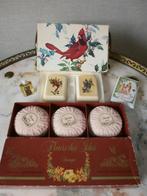 Brocante oude dozen zeep oa Avon, stuk zeep en Maja flesje, Antiek en Kunst, Ophalen of Verzenden