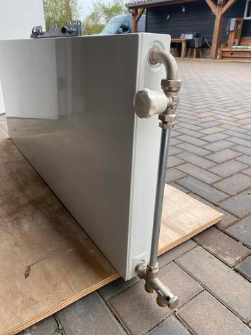 Radson vlakke radiator 135 cm x 50 cm zgan compleet  beschikbaar voor biedingen