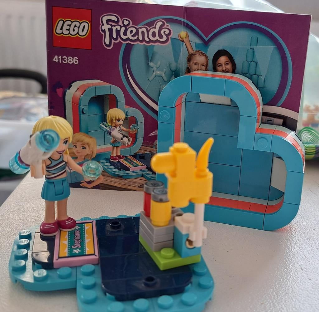 LEGO Friends Stephanie's Hartvormige Zomerdoos - 41386, 1 speler, Ophalen, Zo goed als nieuw, Vanaf 3 jaar
