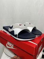 NIEUW! Maat 45 - Nike Air Max 1 Slide Obsidian University, Slippers, Overige kleuren, Verzenden, Nike