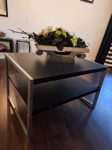 Gratis Zwart houten salontafel met ijzeren frame