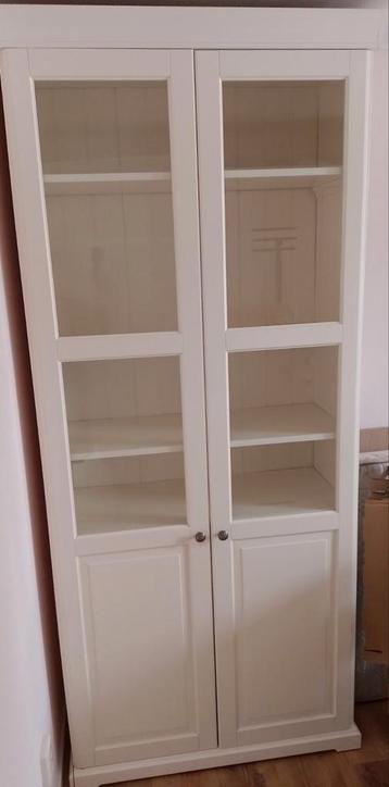 Witte Vitrinekast met Glazen Deuren Ikea beschikbaar voor biedingen