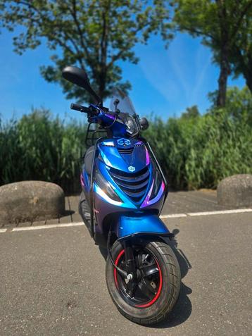 Piaggio zip sp e5 2024 als nieuw! beschikbaar voor biedingen