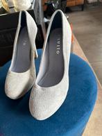 Leren (suede) pumps, Kleding | Dames, Schoenen, Ophalen of Verzenden, Zo goed als nieuw, Grijs