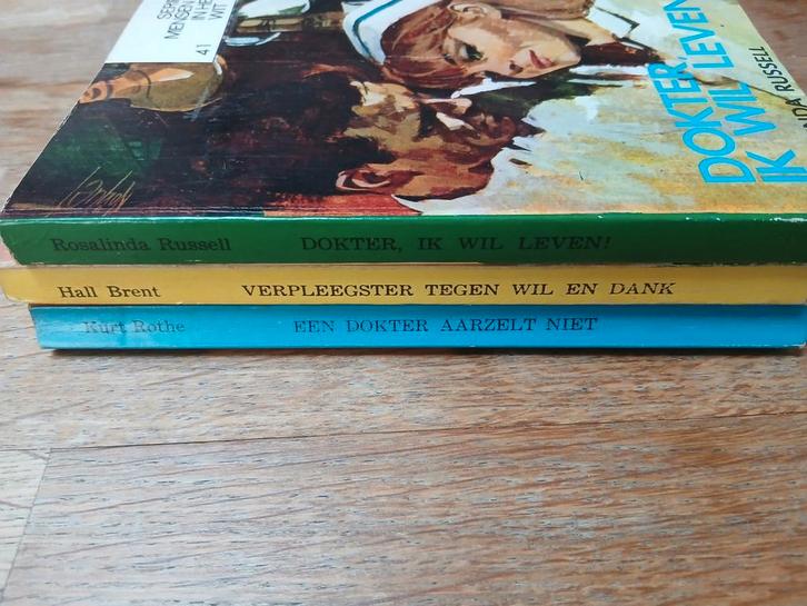 3x doktersroman " serie mensen jn het wit", Boeken, Romans, Gelezen, Ophalen of Verzenden