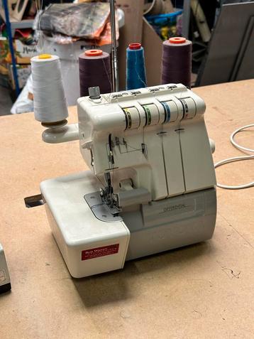 Toyota Lockmachine & Naaimachine - 1 stekker beschikbaar voor biedingen