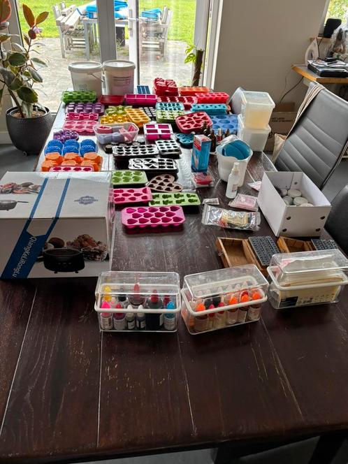 Allemaal spullen om zeepjes te maken, Hobby en Vrije tijd, Overige Hobby en Vrije tijd, Zo goed als nieuw, Ophalen