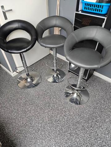 Barkrukken met rugleuning  beschikbaar voor biedingen