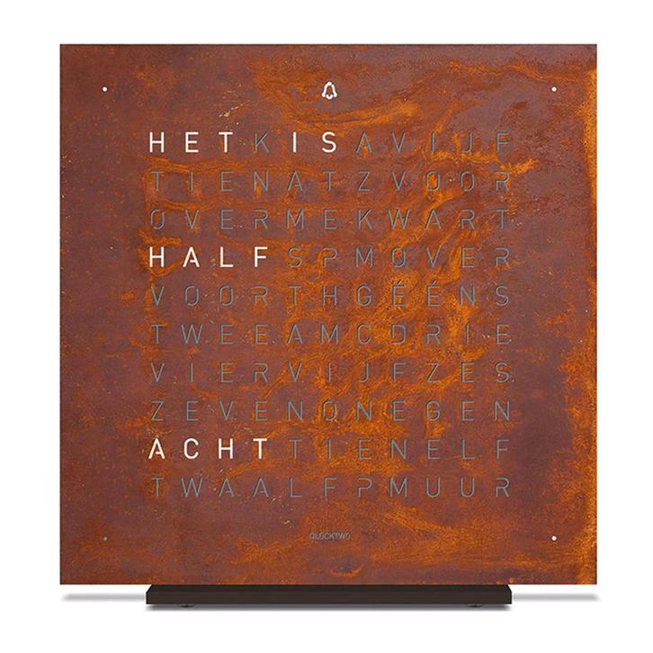 Qlocktwo earth 13.5 Biegert & Funk showmodel NP € 1.280,-, Huis en Inrichting, Woonaccessoires | Klokken, Zo goed als nieuw, Wandklok