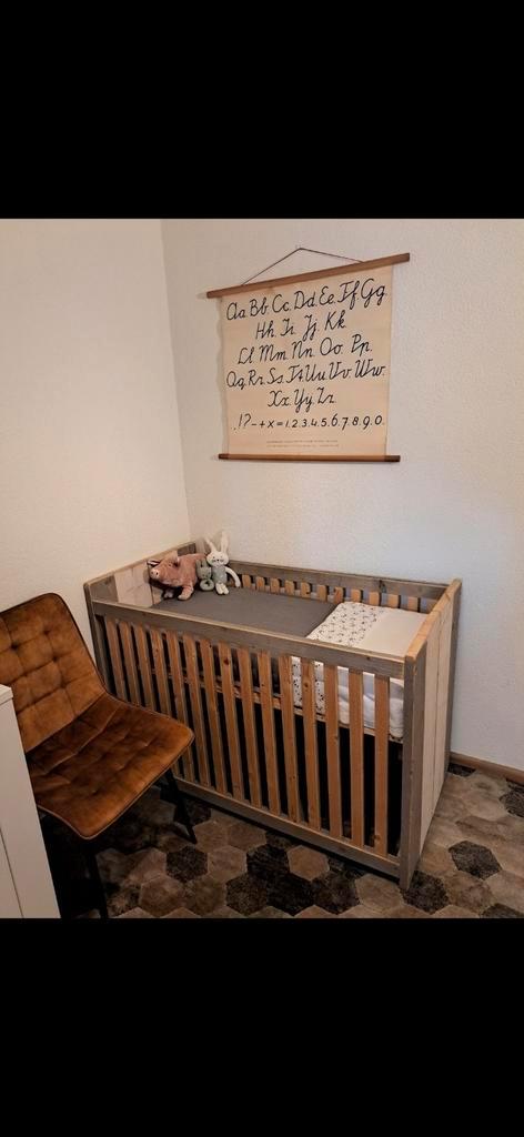 Ledikantje met gratis extra ledikant, Kinderen en Baby's, Kinderkamer | Complete kinderkamers, Zo goed als nieuw, Jongetje of Meisje