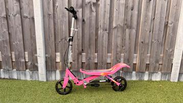 Roze Spacescooter beschikbaar voor biedingen