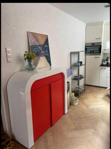 Red cabinet for sale beschikbaar voor biedingen