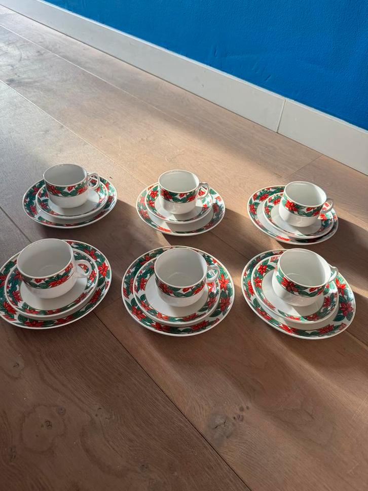Vintage Kerstservies - 18 Delig, Antiek en Kunst, Antiek | Servies compleet, Ophalen of Verzenden