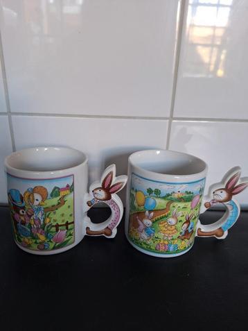 2 vintage paas mokken/ bekers beschikbaar voor biedingen