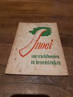 Snoei van Vruchtbomen en Bessenstruiken - Vintage Boek, Ophalen of Verzenden, Gelezen, Tuinieren en Tuinplanten