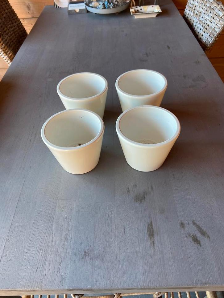 Vier roomwitte / gebroken witte bloempotten, Tuin en Terras, Bloempotten, Gebruikt, Aardewerk, Binnen, Balkon, Minder dan 40 cm