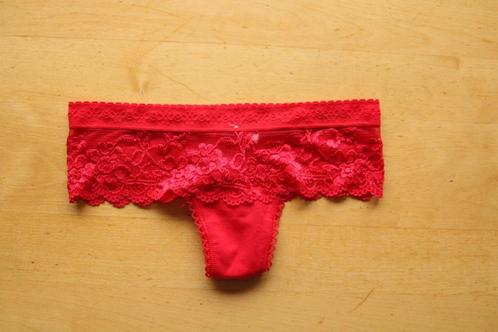 NIEUWE rode string maat XS/S bloemmotief, Kleding | Dames, Ondergoed en Lingerie, String, Rood, Verzenden