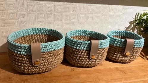 Set van 3 jute mandjes met licht blauw katoen en leren band, Huis en Inrichting, Woonaccessoires | Schalen en Manden, Nieuw, Mand