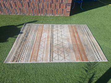 Vloerkleed voor binnen en buiten. beschikbaar voor biedingen