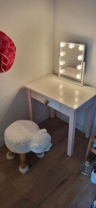 Make-up tafel exclusief spiegel, met poefje. beschikbaar voor biedingen