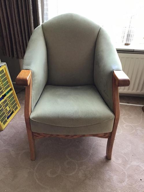 Sierlijke stoel in zacht groen, Huis en Inrichting, Fauteuils, Zo goed als nieuw, Stof, 50 tot 75 cm, Minder dan 75 cm, Ophalen