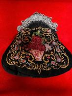 62) Antieke tas met een zilveren sluiting en ketting., Ophalen of Verzenden, Dames