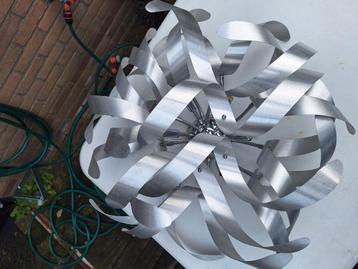 Mooie metalen krullen plafondlamp.DALEN,DRENTHE  beschikbaar voor biedingen