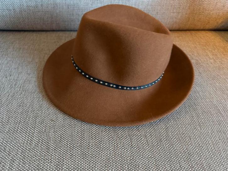 Stijlvolle bruine vilthoed van H&M, Kleding | Dames, Hoeden en Petten, Zo goed als nieuw, 58 cm (L, 7¼ inch) of meer, Ophalen of Verzenden