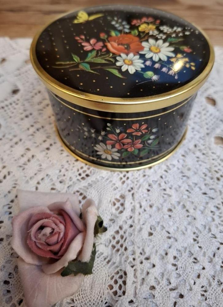 Vintage Belgisch Lutti blikje, bloemen, klaproos & vlinder, Verzamelen, Blikken, Gebruikt, Overige, Overige merken, Ophalen of Verzenden