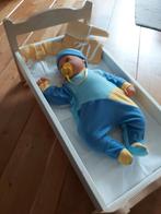 Babypop met houten babybed, Ophalen of Verzenden, Zo goed als nieuw, Babypop
