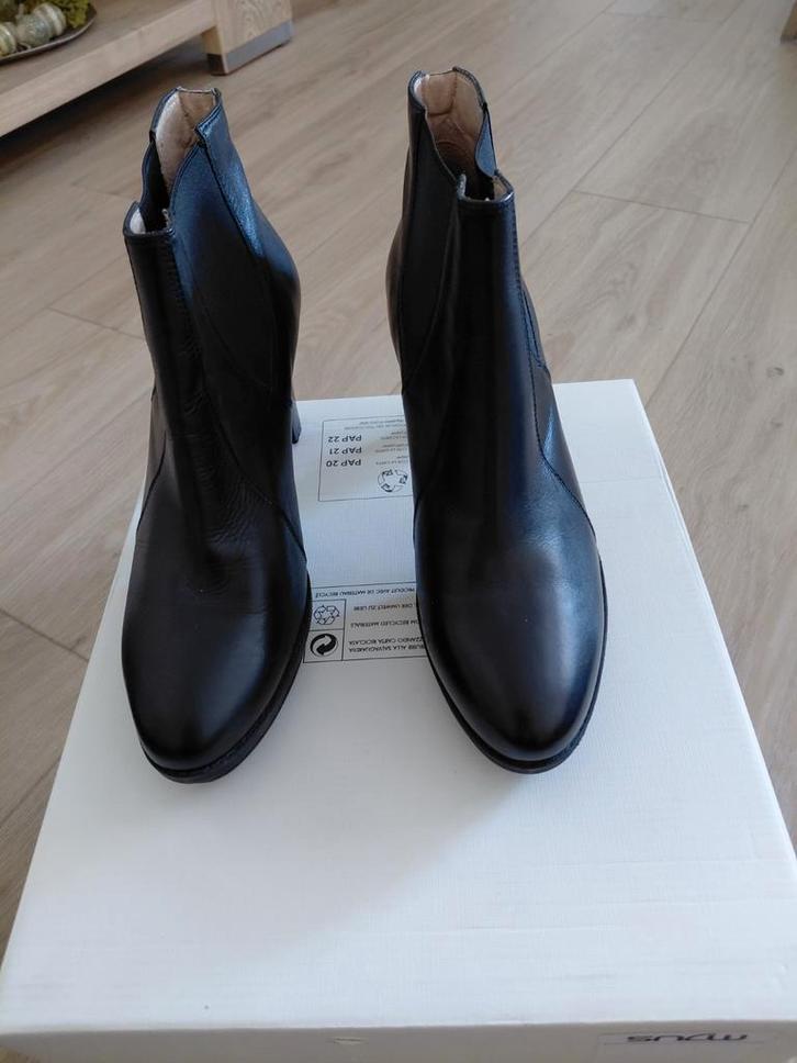 Uni Dames Enkellaarsjes echt leder., Kleding | Dames, Schoenen, Zo goed als nieuw, Lage of Enkellaarzen, Zwart, Ophalen of Verzenden