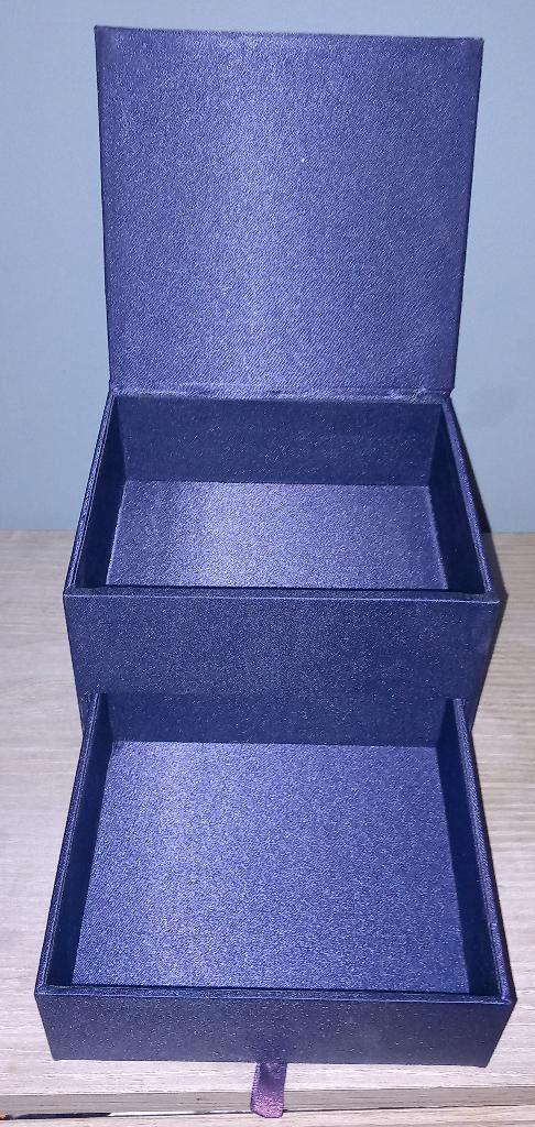 2 mooie sieraden doosje + Toilettas van Thierry Mugler +meer, Verzamelen, Parfumverzamelingen, Zo goed als nieuw, Miniatuur, Ophalen of Verzenden